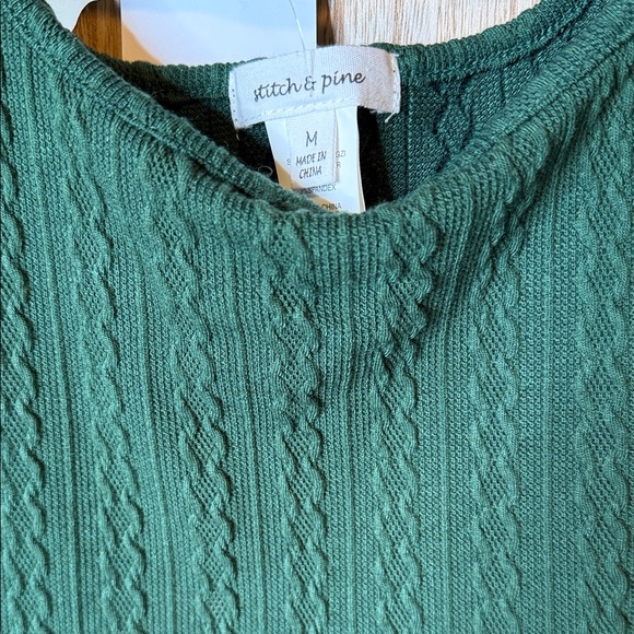 Women's Assorted Sleeveless Tops - Picture 7 of 10